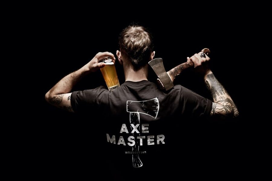 Axe Throwing Experience - Axe Masters Coaching: Getting Better Without Feeling Awkward
