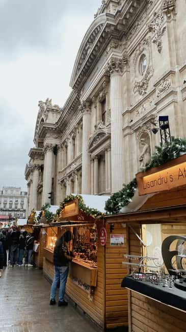 Brussels: 2-Hour Walking Tour of the Historic Center with a Local Guide - Start at Grand-Place City Hall: getting your bearings the fast way