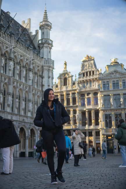 Brussels: 2-Hour Walking Tour of the Historic Center with a Local Guide - Manneken Pis and Bourse: symbols, not just selfies