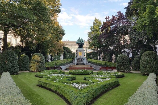 Brussels 2-Hours Walking Tour: Must-See Highlights in the Center - A 2-hour center walk that hits the best of Brussels