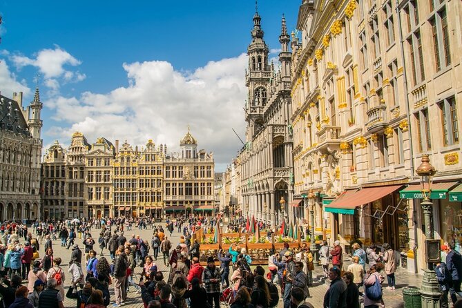 Brussels 2-Hours Walking Tour: Must-See Highlights in the Center - Palais Royal de Bruxelles: where the king works, plus a calm pause
