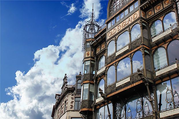 Brussels 3-Hour Guided Art Nouveau Tour - Meeting at Grand-Place: your first landmark lesson