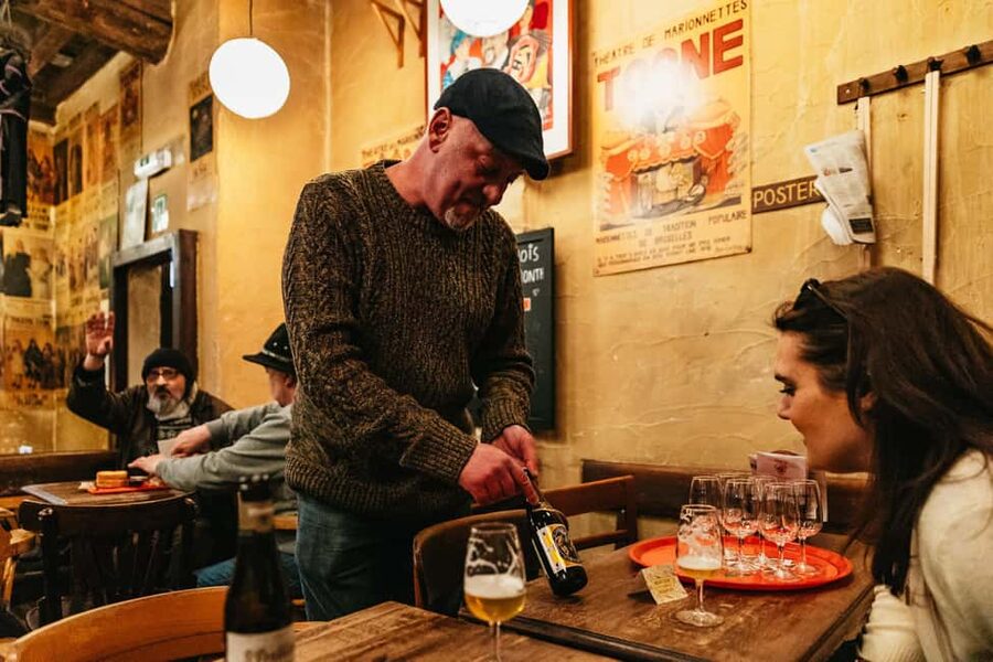 Brussels: Beer Tasting Tour with 7 Beers and Snacks - Meeting at Mary Grand Place: your starting point and why it helps