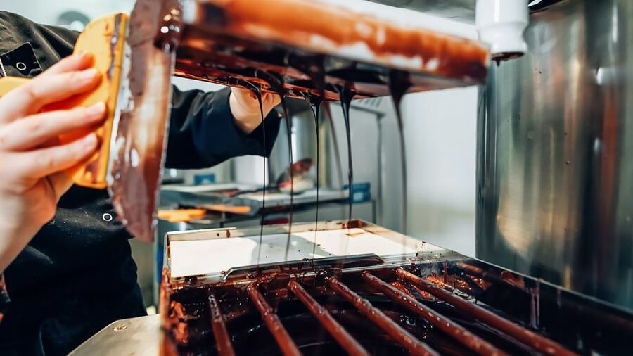 Brussels: Belgian Chocolate Making Workshop with Tastings - Hands-on making: your bar, mendiants, and truffles