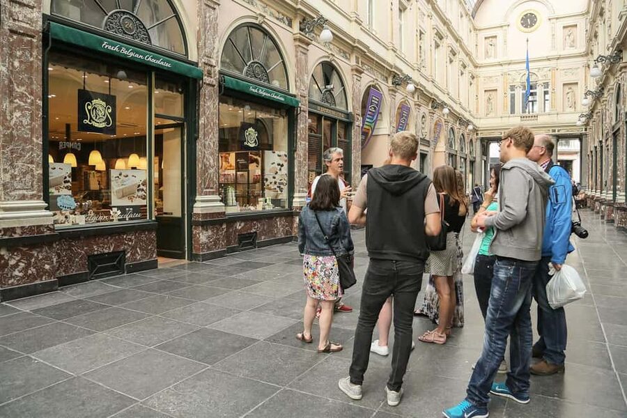 Brussels: Chocolate Appreciation and Tasting Walking Tour - Stop-by-stop route: from the Royal Galleries to Grand Place and onward
