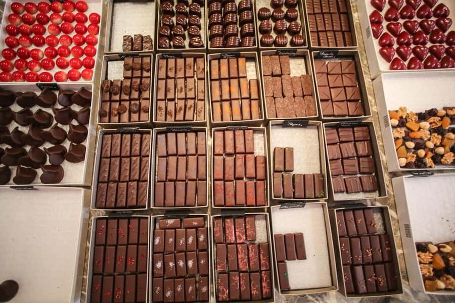 Brussels: Chocolate Appreciation and Tasting Walking Tour - What the 8 tastings teach you (and how to eat them like a pro)