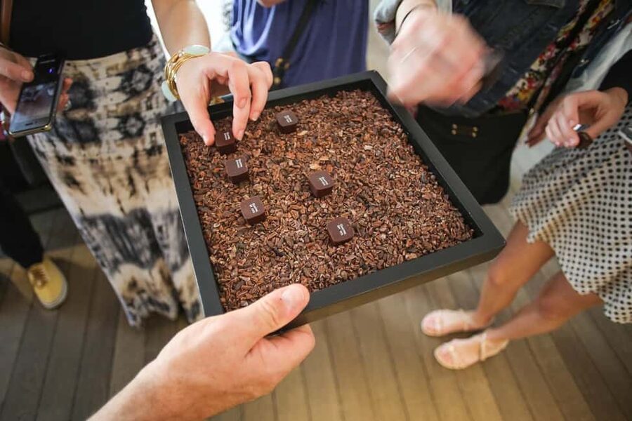 Brussels: Chocolate Appreciation and Tasting Walking Tour - Royal Galleries and Grand Place: why the walking route matters