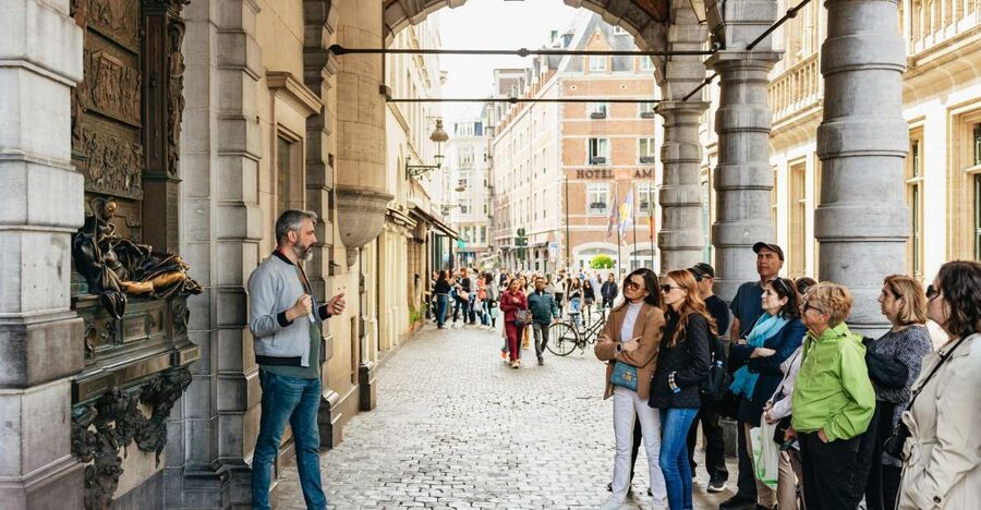 Brussels: City Highlights Walking and Tasting Tour - Grand Place: The Heart of Old Brussels and the Food-Friendly Pause