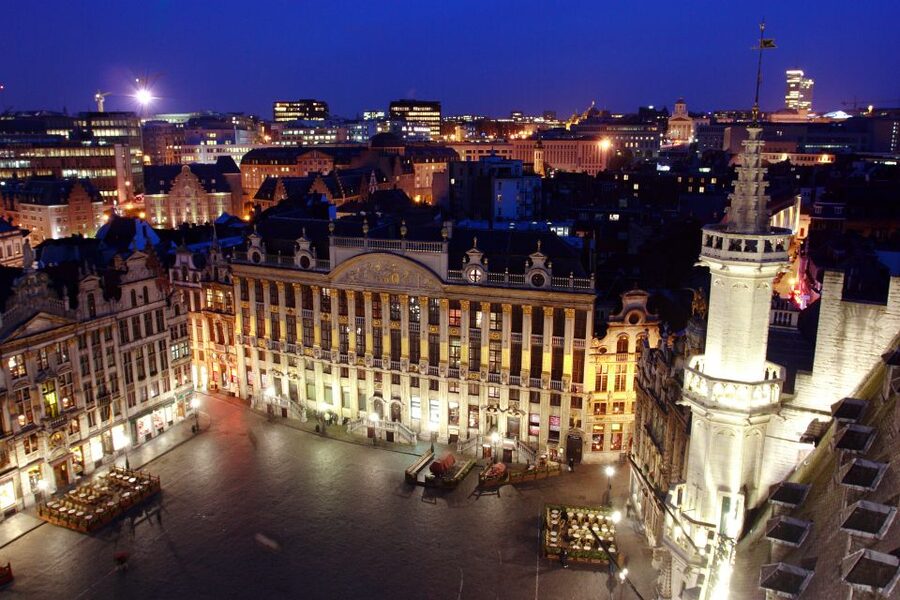 Brussels: Private 3-Hour Sightseeing Walking Tour - Meeting on the Grand Place vs. hotel pickup