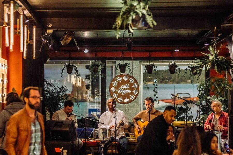 Brussels: Private Beers, Bars, and Live Music Tour by Night - How the guide pairing changes the whole experience