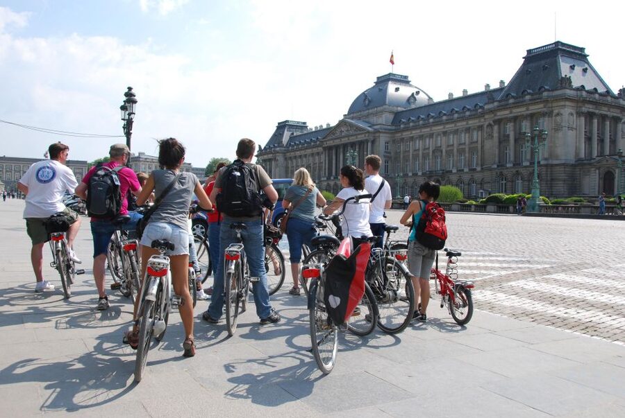 Brussels: Sightseeing Bike Tour - Jubilee Park and the Palace of Brussels: parks and power in the same loop