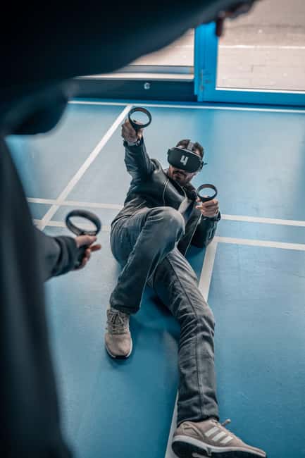 Brussels: Virtual Reality gaming, Arena - The small-group size (max 6): guidance without crowd noise