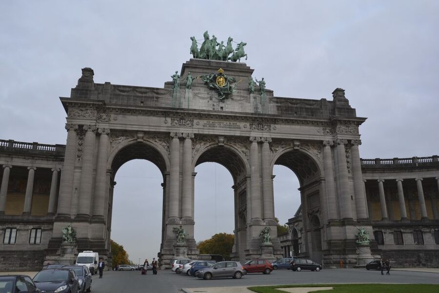 Brussels: Walking Tour from Central Station to Manneken Pis - Atomium: Modernity First, Then Everything Else