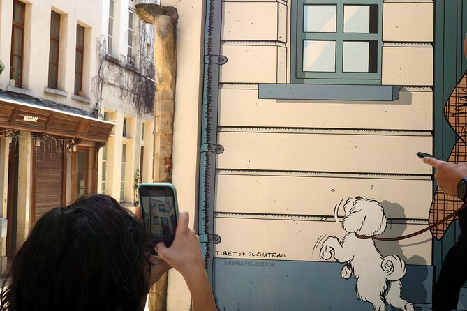 Comic Book Tour in Brussels - Saint-Hubert Galleries (stop 7): Tintin’s character spill into theatre