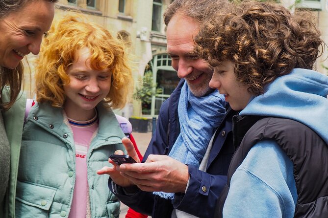 Discover the secrets of Brussels while playing - Your Virtual Character’s Riddles: What the Missions Feel Like