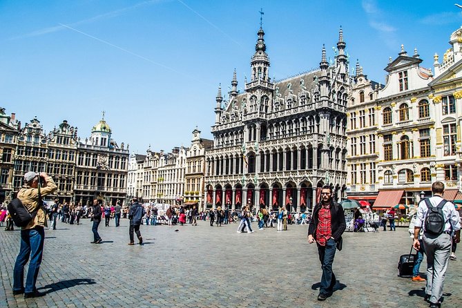 e-Scavenger hunt Brussels: Explore the city at your own pace - Route walkthrough: 17 landmarks from Warandepark to Rue Neuve