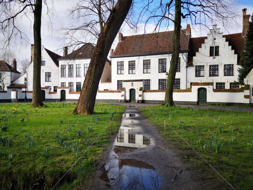 From Brussels: Bruges Day Trip with Boat Tour Option (ENG) - The Guided Walk: Bruges’ Main Squares and Big Landmarks