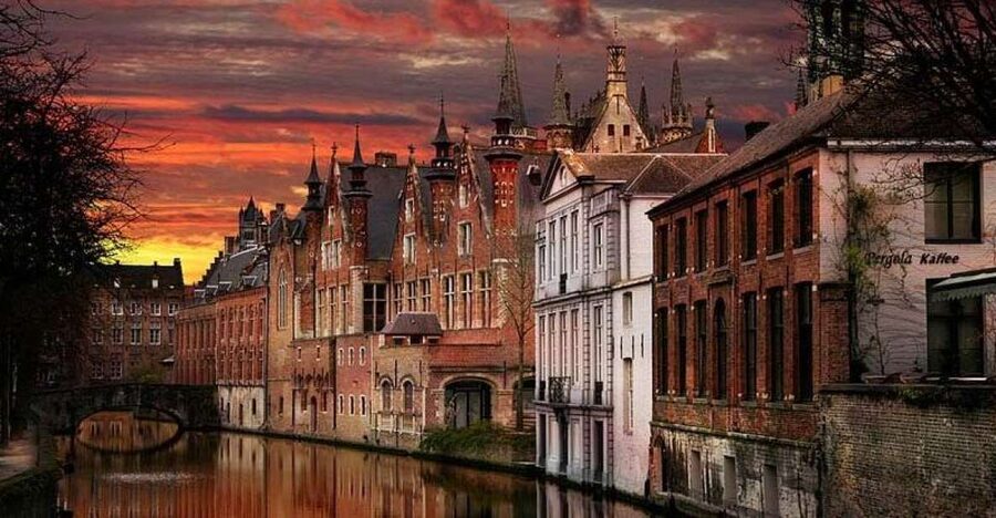 From Brussels: Bruges Day Trip with Boat Tour Option (ES) - Brussels to Bruges by coach: what that 570 minutes is buying