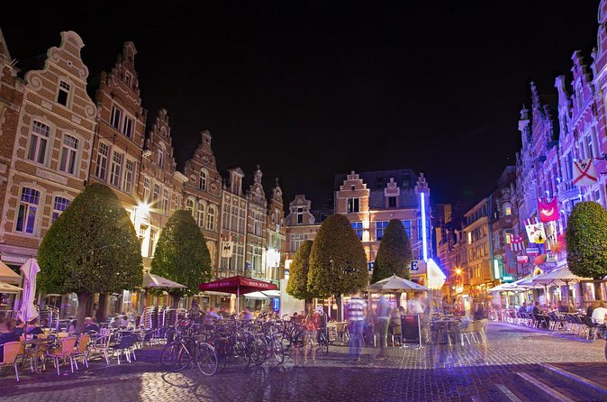 Leuven: City Walk with Audio Guide in 7 Languages on your Phone - Oude Markt: the longest bar in the world