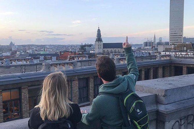 Visite guidée : Bruxelles, 1000 Ans de Luttes - Stop 3: Ascenseur des Marolles for the View Above the Lanes
